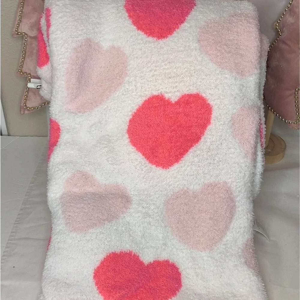 Cupcakes and Cashmere Viral TIKTOK Pink Heart Valentine Throw Blanket‎ NWT